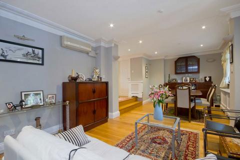 7 bedroom house for sale, Surrey Crescent, London W4