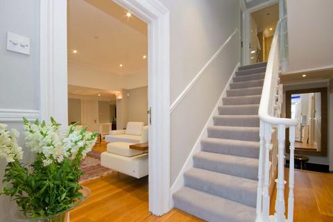 7 bedroom house for sale, Surrey Crescent, London W4