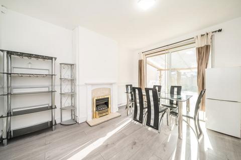 undefined, Heath Road, Hounslow TW3