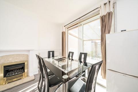 undefined, Heath Road, Hounslow TW3