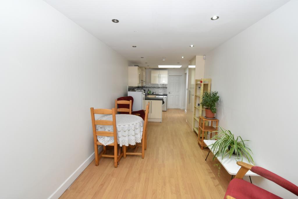 2-Bedroom Annex to Rent – Rayners Lane, HA2 –