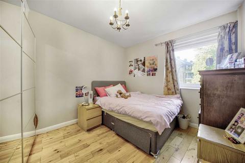 2 bedroom flat for sale, Tabard Street, London SE1