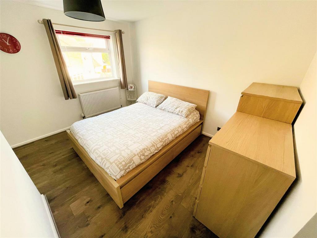 33 G bedroom.jpg