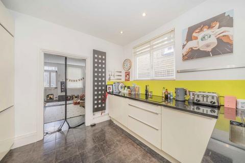 3 bedroom house to rent, Cavendish Road, London SW12