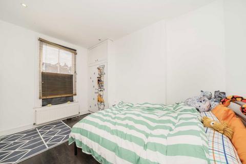 3 bedroom house to rent, Cavendish Road, London SW12
