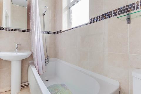 4 bedroom terraced house to rent, Oakley Street, Wakefield WF3
