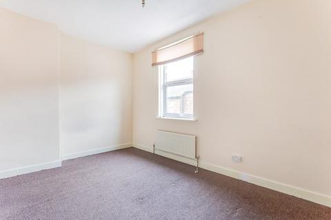 4 bedroom terraced house to rent, Oakley Street, Wakefield WF3