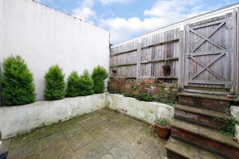 2 bedroom flat to rent, London SE23