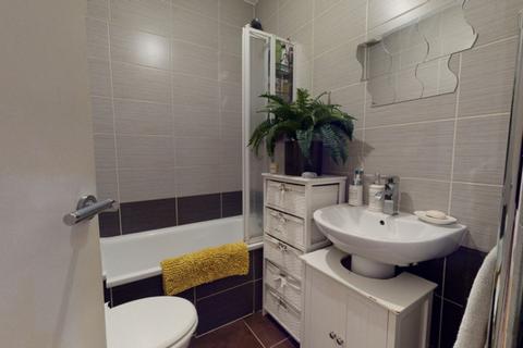 2 bedroom flat to rent, London SE23