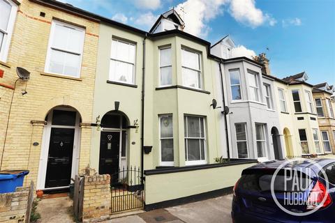 6 bedroom house for sale, Cleveland Road, Kirkley, NR33
