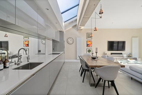 2 bedroom semi-detached house for sale, Parkside, Hammersmith W6
