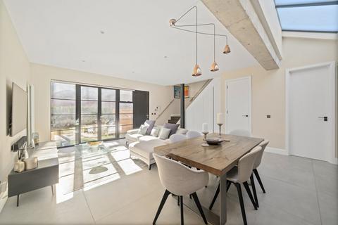 2 bedroom semi-detached house for sale, Parkside, Hammersmith W6