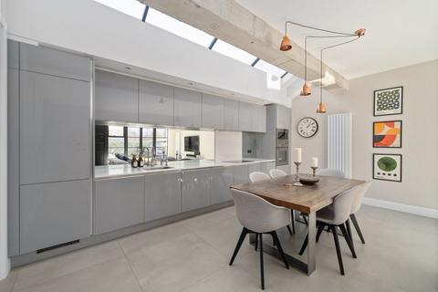 2 bedroom semi-detached house for sale, Parkside, Hammersmith W6