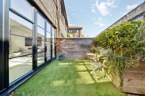 2 bedroom semi-detached house for sale, Parkside, Hammersmith W6