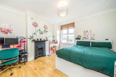 undefined, Station Road, Hampton TW12
