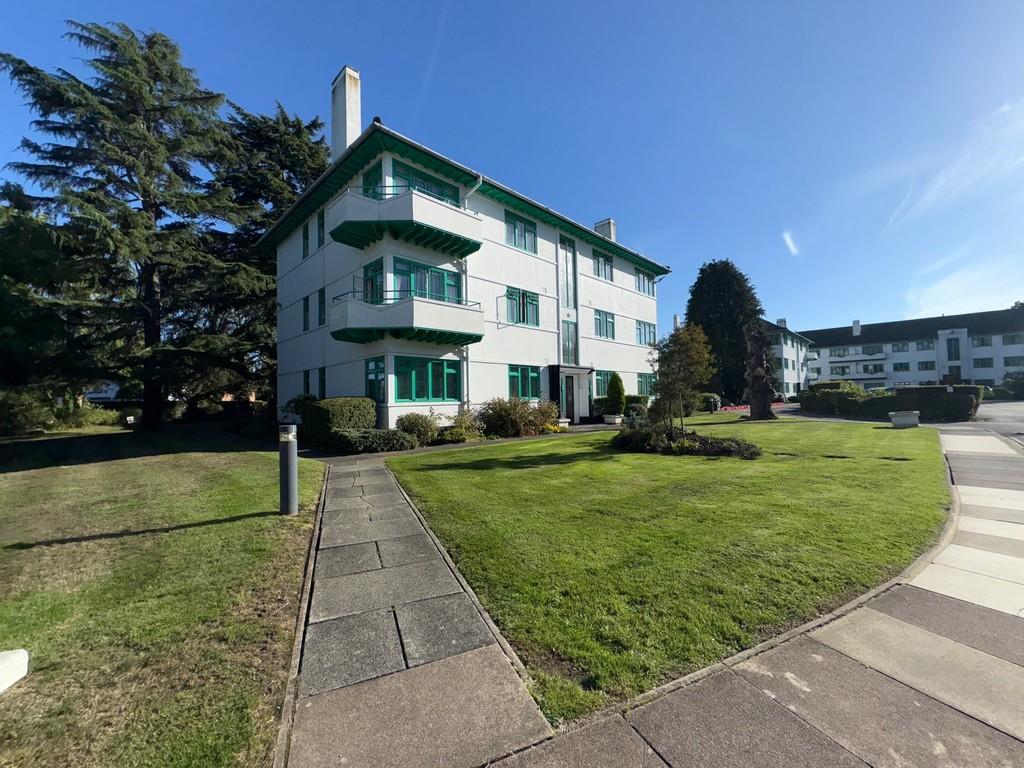 6 Elm Park Court