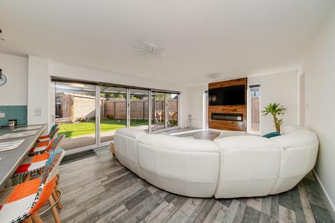 3 bedroom detached house for sale, Amazon Way, Westbury