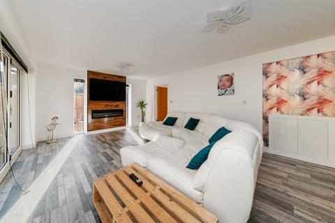 3 bedroom detached house for sale, Amazon Way, Westbury