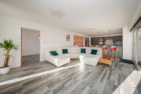 3 bedroom detached house for sale, Amazon Way, Westbury