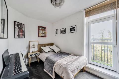 3 bedroom flat for sale, Cricklewood Lane, West Hampstead, London, NW2