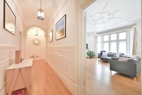 4 bedroom flat to rent, Old Court Place, Kensington, London, W8