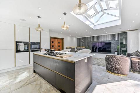 undefined, Byron Avenue, Motspur Park, New Malden, KT3