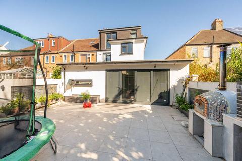 undefined, Byron Avenue, Motspur Park, New Malden, KT3