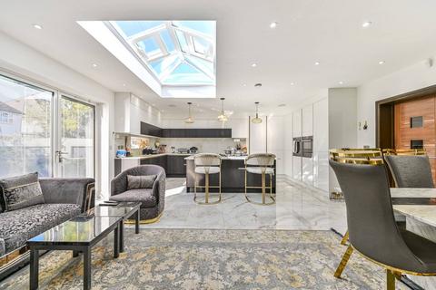 undefined, Byron Avenue, Motspur Park, New Malden, KT3