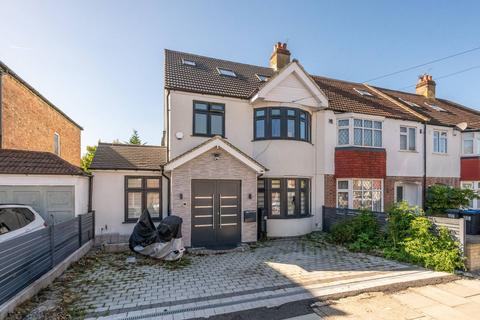 Byron Avenue, Motspur Park, New Malden, KT3