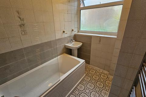 3 bedroom ground floor maisonette to rent, Sandford Close, London, E6
