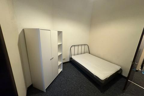 2 bedroom ground floor flat to rent, West Graham Street, City Centre