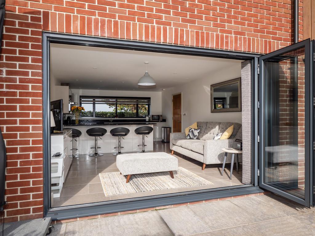 1 Baldwin Close-33