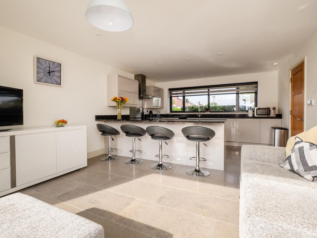 1 Baldwin Close-35