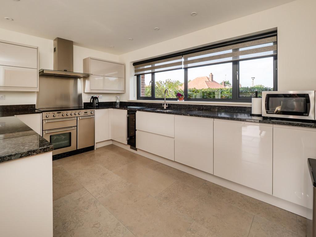 1 Baldwin Close-38