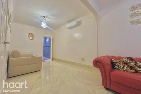 5 bedroom end of terrace house for sale, Gardenia Avenue, Luton