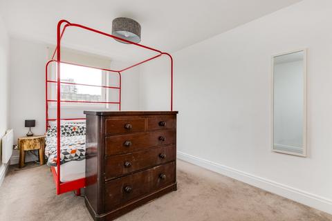 2 bedroom flat for sale, Dolphin House, Smugglers Way, London