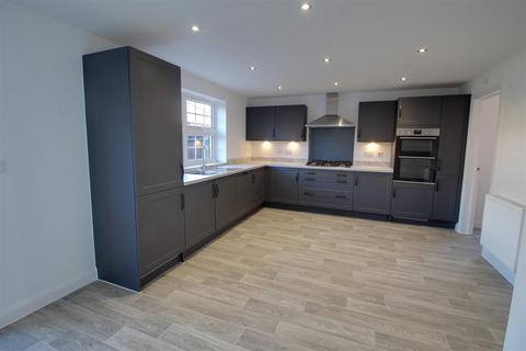 4 bedroom detached house for sale, Peregrine Close, Newent