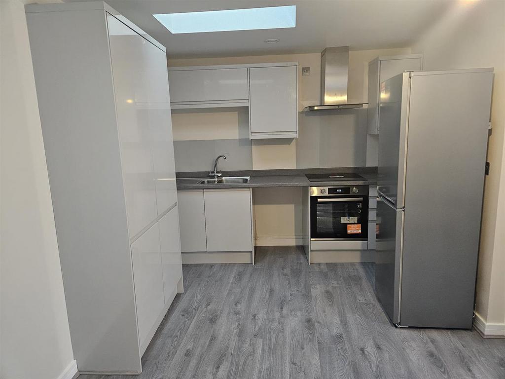 Flat 2.jpg