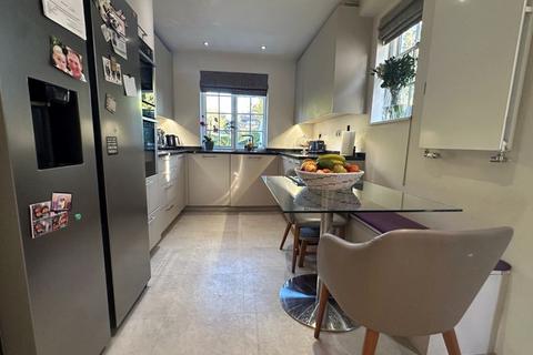 14 Cornwood Close, London, N2 0HP