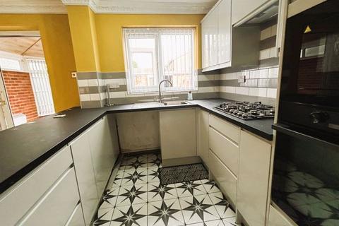 3 bedroom semi-detached house for sale, Watling Street, Brownhills, Walsall WS8 7NP