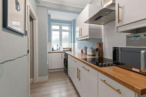 2 bedroom maisonette for sale, Du Cane Court Balham High Road Balham SW17 7JJ