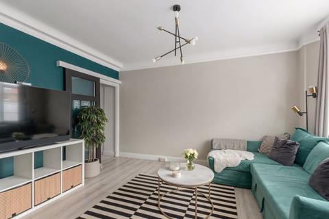 2 bedroom maisonette for sale, Du Cane Court Balham High Road Balham SW17 7JJ