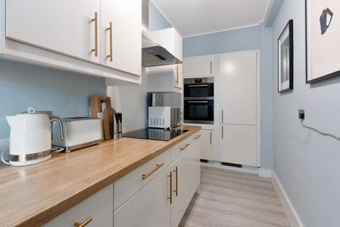 2 bedroom maisonette for sale, Du Cane Court Balham High Road Balham SW17 7JJ