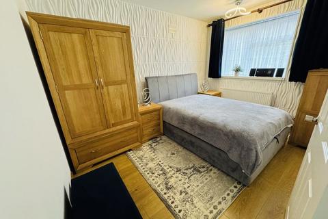 2 bedroom apartment for sale, Dabbs Hill Lane, Northolt