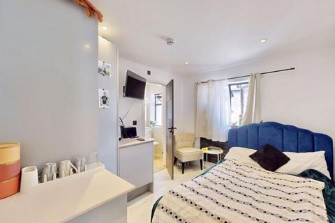 10 bedroom semi-detached house to rent, Windsor Road, Southall, UB2