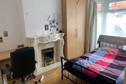 3 bedroom terraced house to rent, Tiverton Road, Selly Oak, Birmingham, B29 6DA