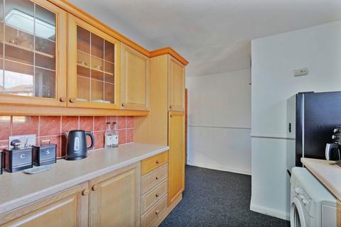 21 Fenton Croft, Rotherham, S61 3ST