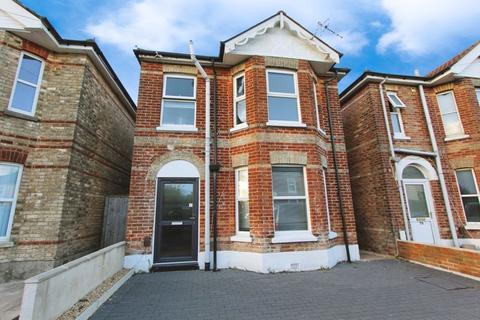 6 bedroom detached house to rent, Cardigan Road, Bournemouth BH9