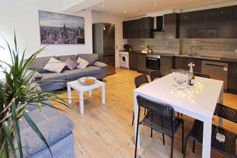 6 bedroom detached house to rent, Cardigan Road, Bournemouth BH9