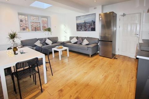 6 bedroom detached house to rent, Cardigan Road, Bournemouth BH9